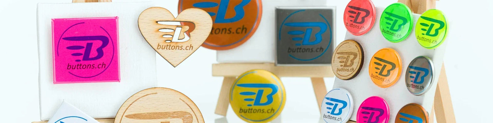buttons_anstecker_schweiz_header_desktop_1920x480_14482ff9-c43e-49bd-b570-83550535b9a4 - www.Buttons.ch